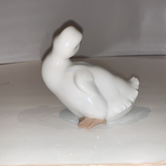 Nao by Lladro Duck Goose Looking Back Porcelain Figurine - Picture 3 of 9